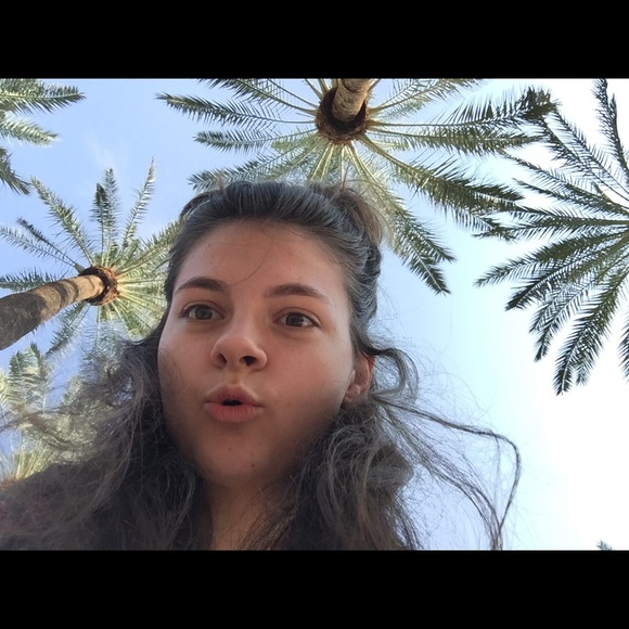 Meet your Posher, Abigail - Picture 1 of 1